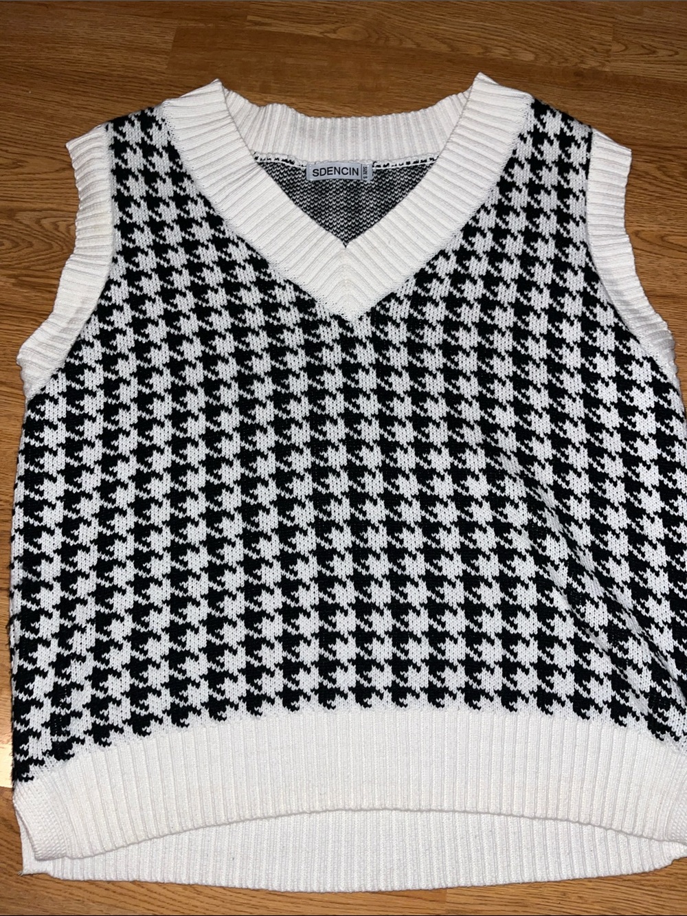 Black & White Houndstooth V‑Neck Sweater Vest